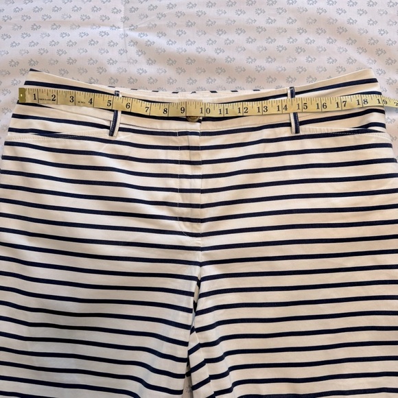 Lands' End Women’s Navy Blue and Cream Size 14 Nautical Style Mud Rise Shorts - Picture 3 of 7